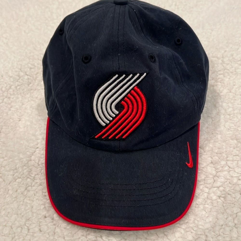 Nike Team NBA Blazers Ball Cap-never worn

One size. Fits youth or adult